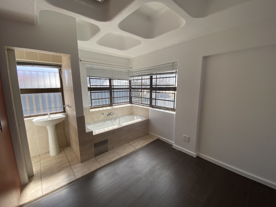 To Let 1 Bedroom Property for Rent in Observatory Western Cape